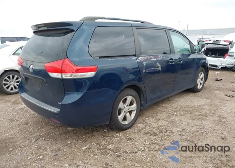2011 Toyota Sienna Le V6 z USA, uszkodzony, nr VIN 5TDKK3DC4BS066348